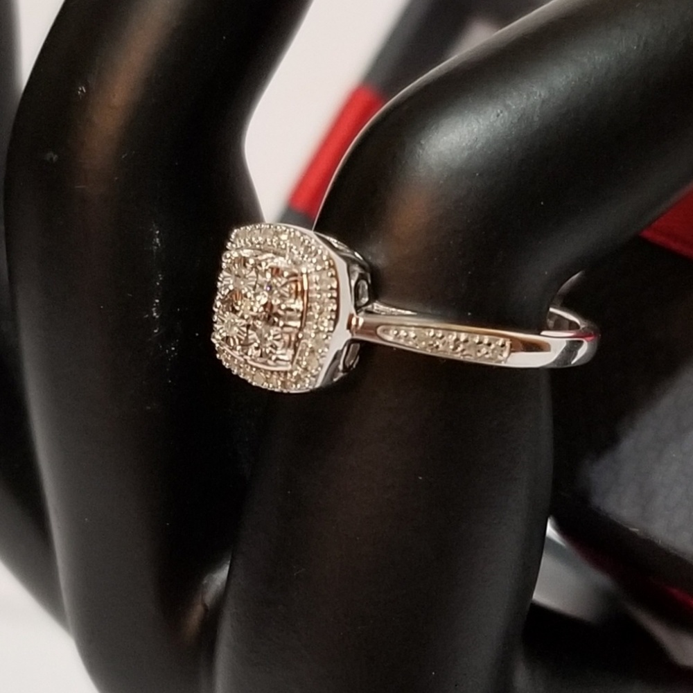 1/10 CT. T.W. Genuine Diamond Ring - Picture 2 of 7
